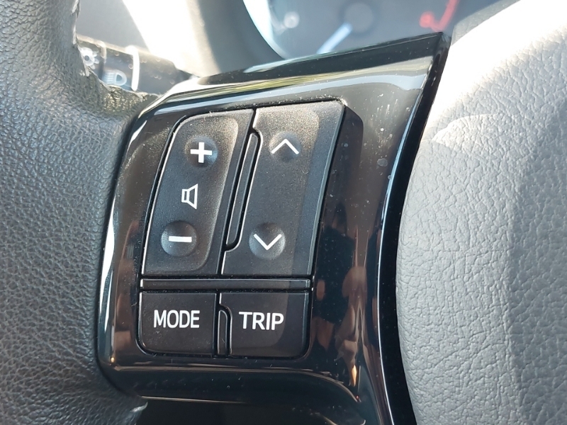 Toyota Yaris Icon Tech Red #12