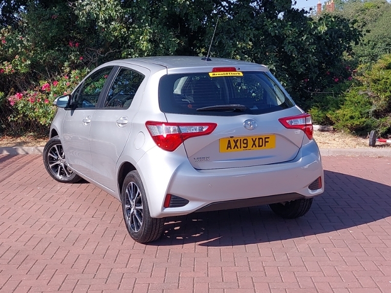 Toyota Yaris 1.5 Vvt-i Icon Tech Silver #2