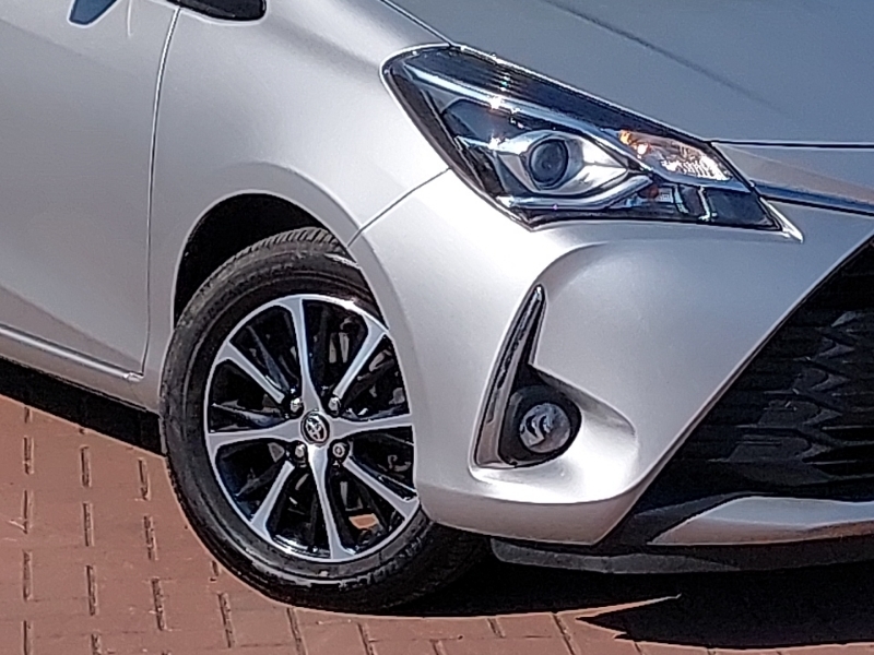 Toyota Yaris Icon Tech Red #20