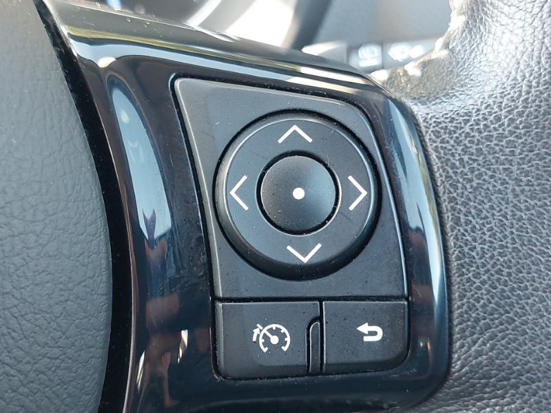Toyota Yaris Icon Tech Red #13
