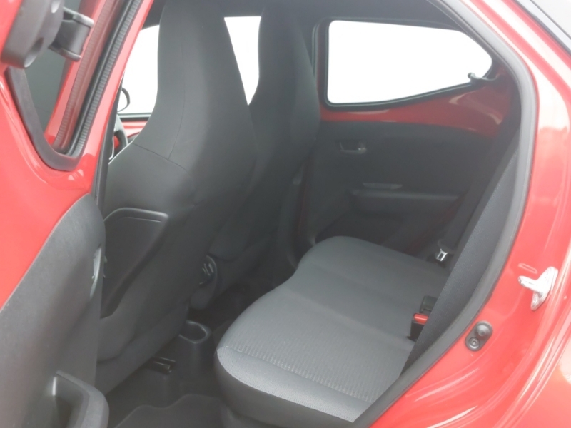 Toyota Aygo 1.0 Vvt-i X-trend Tss Red #6