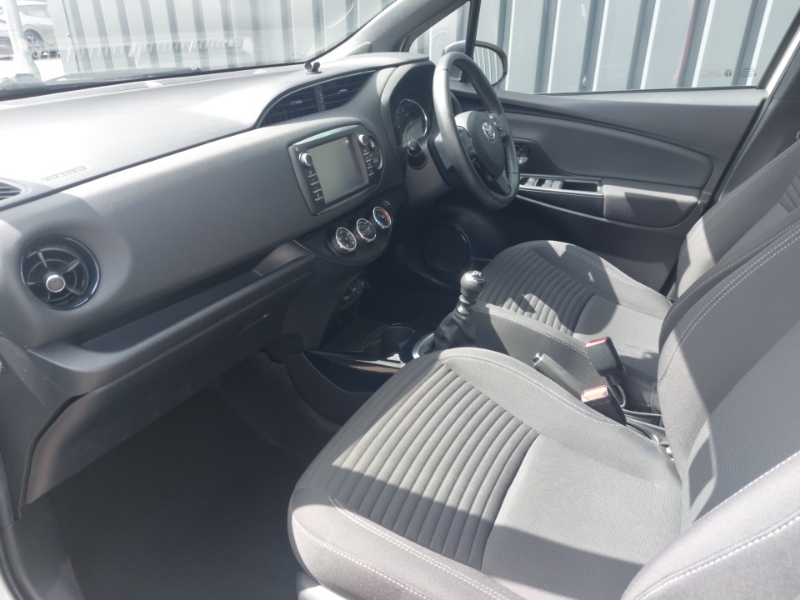 Toyota Yaris 1.5 Vvt-i Blue Bi-tone YY67GLZ Blue #5