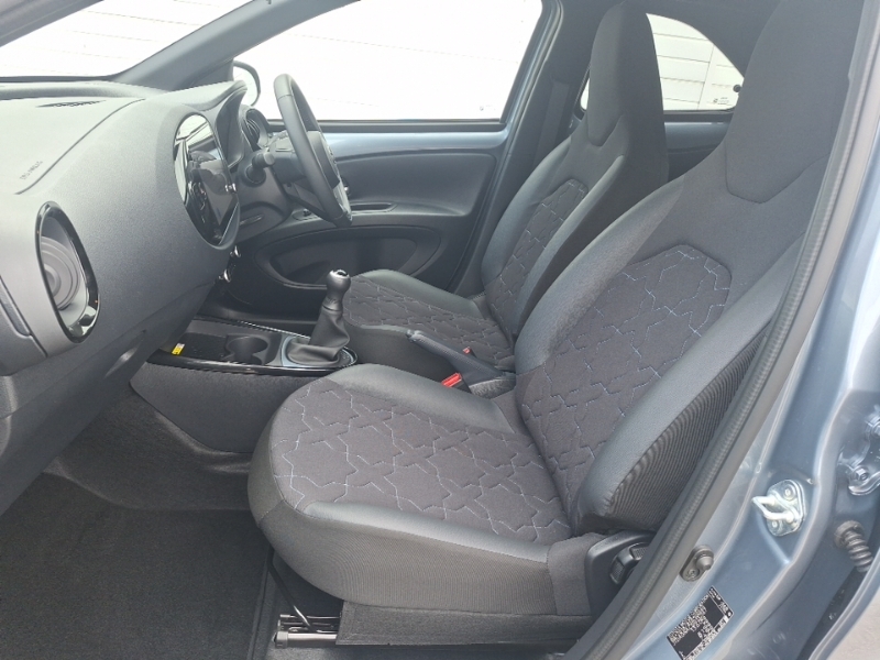 Toyota Aygo X 1.0 Vvt-i Exclusive Grey #5