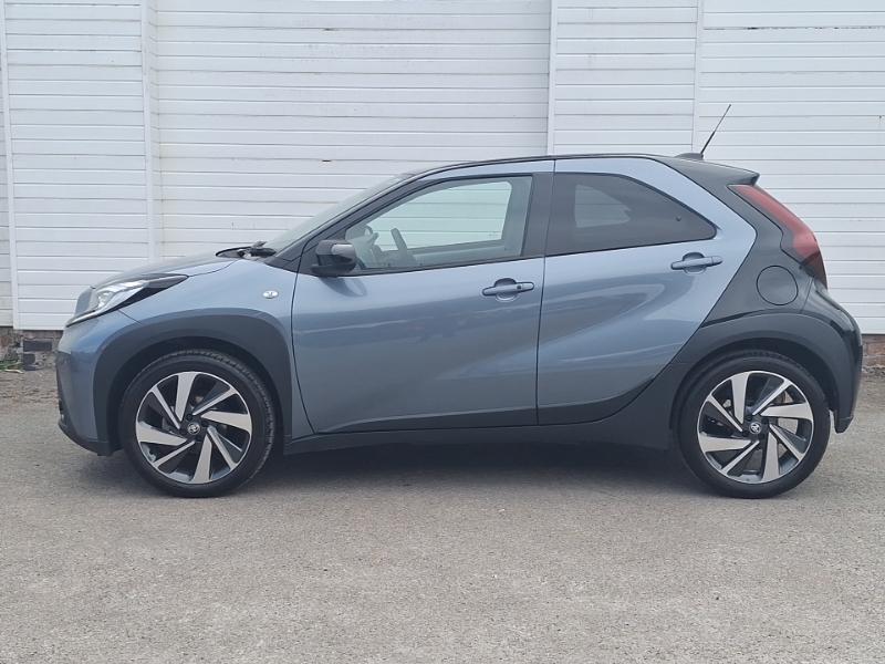 Toyota Aygo X 1.0 Vvt-i Exclusive Grey #4