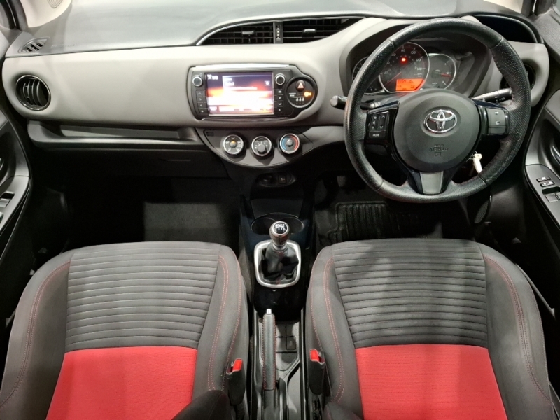 Toyota Yaris 1.33 Vvt-i Sport White #3