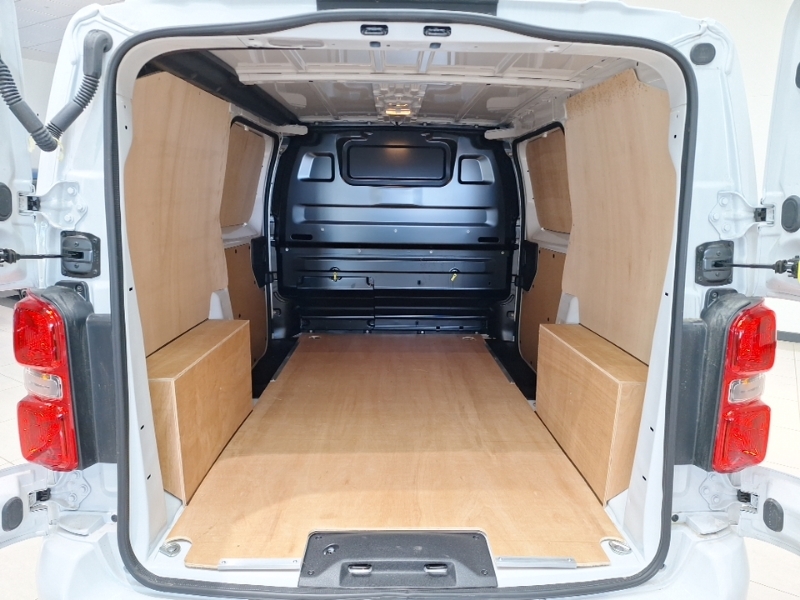 Vauxhall Vivaro Pro M White #18