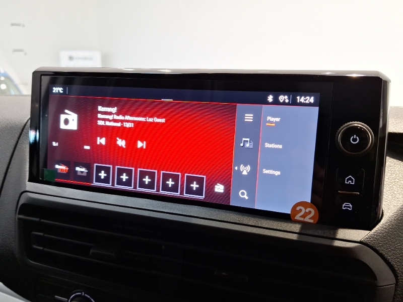 Vauxhall Vivaro Pro M White #11