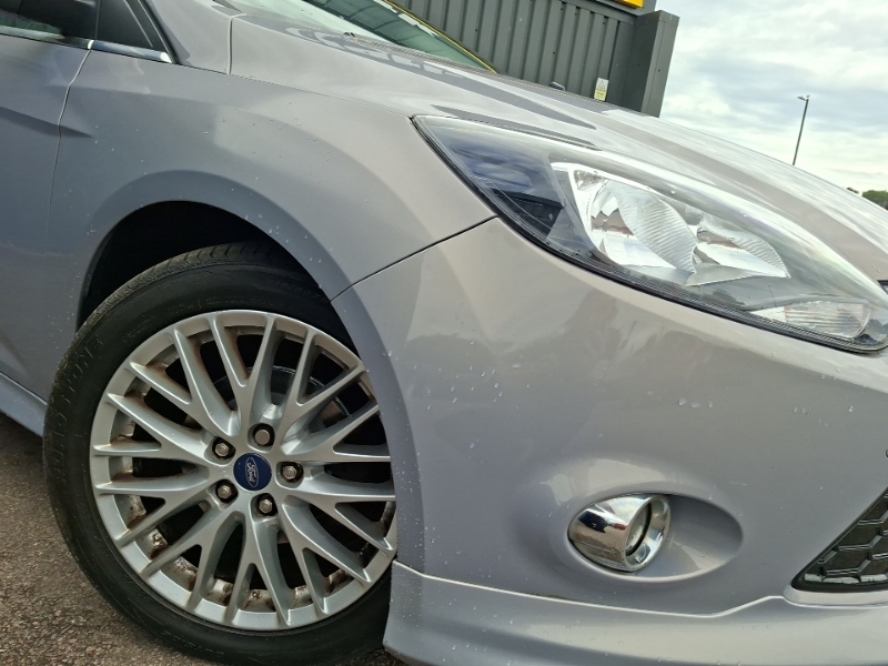 Ford Focus Hatchback 1.6 Zetec Powershift Euro 5 201414 White #20