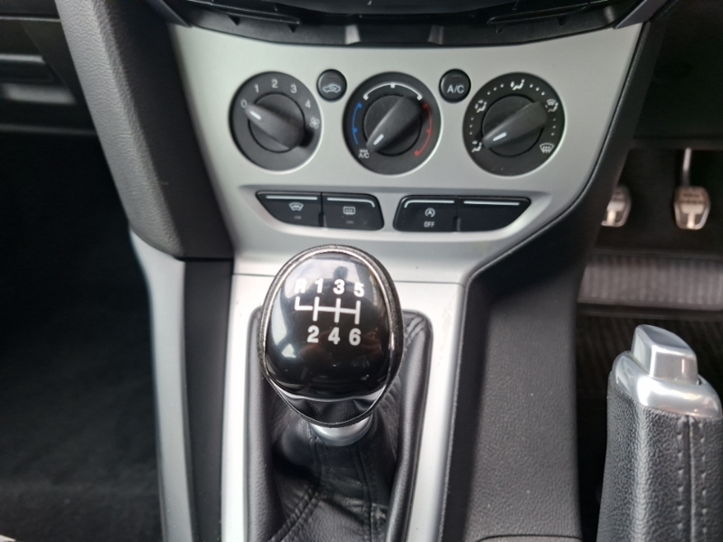 Ford Focus Hatchback 1.6 Zetec Powershift Euro 5 201414 White #16