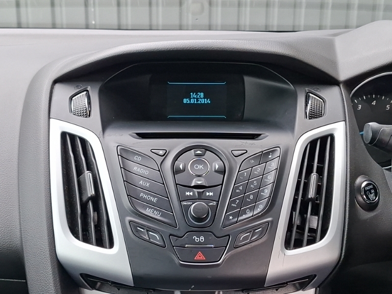 Ford Focus Hatchback 1.6 Zetec Powershift Euro 5 201414 White #10