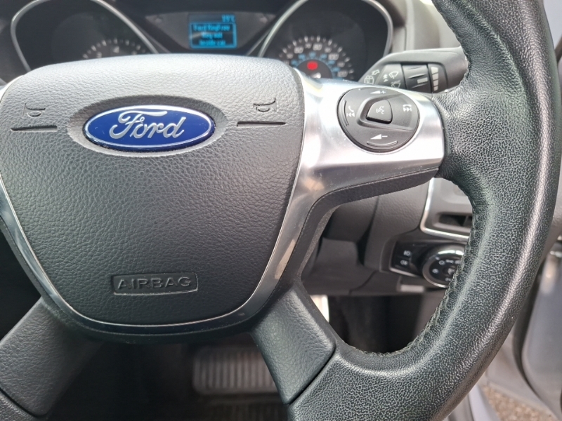 Ford Focus Hatchback 1.6 Zetec Powershift Euro 5 201414 White #13