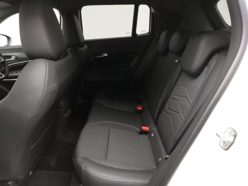 Jeep Avenger 1.2 E-hybrid Summit Dct White #6