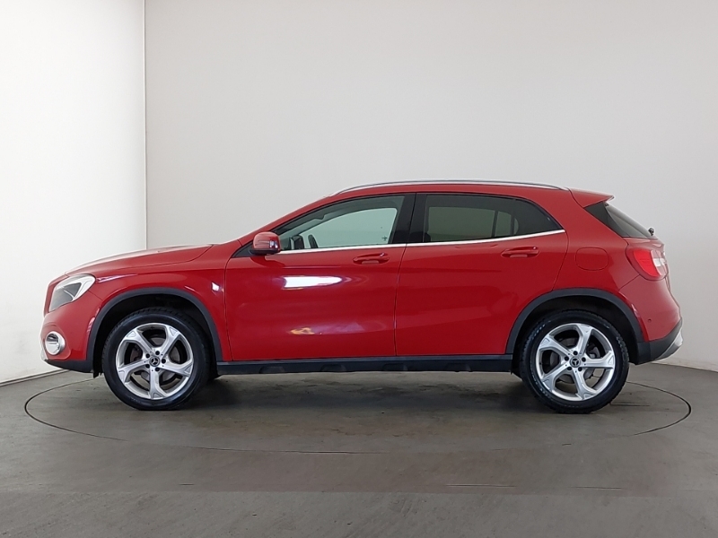 Mercedes-Benz GLA Class Gla 200D Sport Executive Red #4