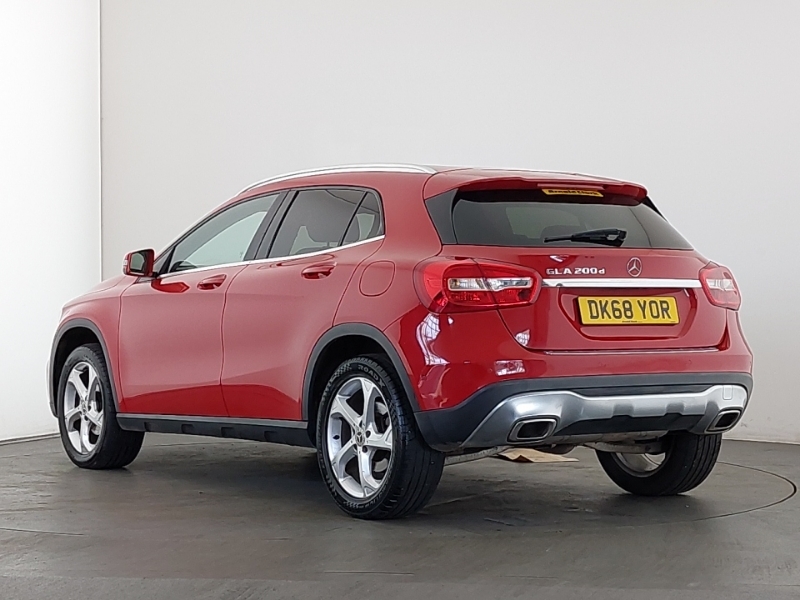 Mercedes-Benz GLA Class Gla 200D Sport Executive Red #2