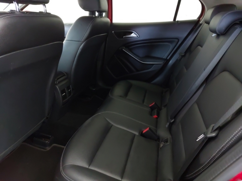 Mercedes-Benz GLA Class Gla 200D Sport Executive Red #6