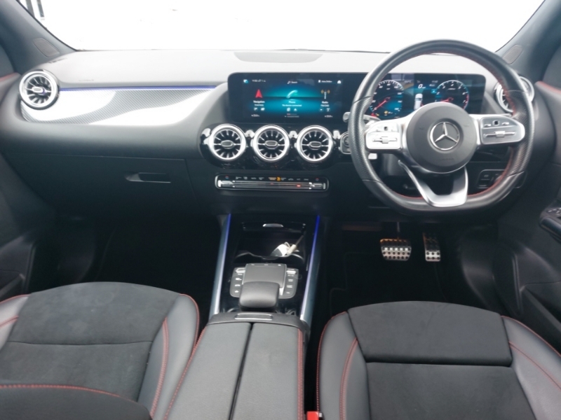 Mercedes-Benz GLA Class Gla 180 Amg Line Premium Silver #3