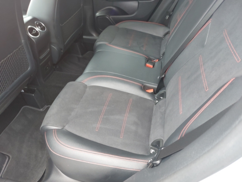 Mercedes-Benz GLA Class Gla 180 Amg Line Premium Silver #6