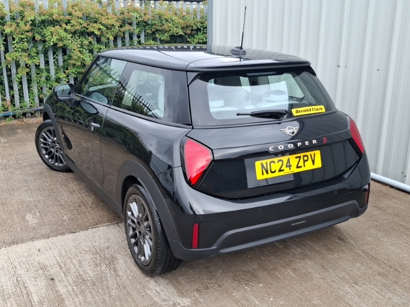 Mini Hatch 2.0 S Classic NC24ZPV Black #2