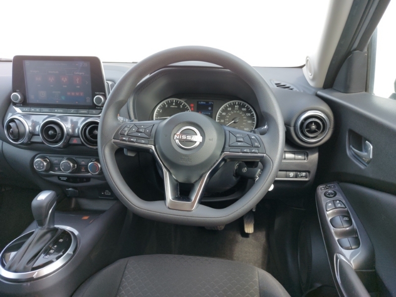 Nissan Juke Tekna White #8