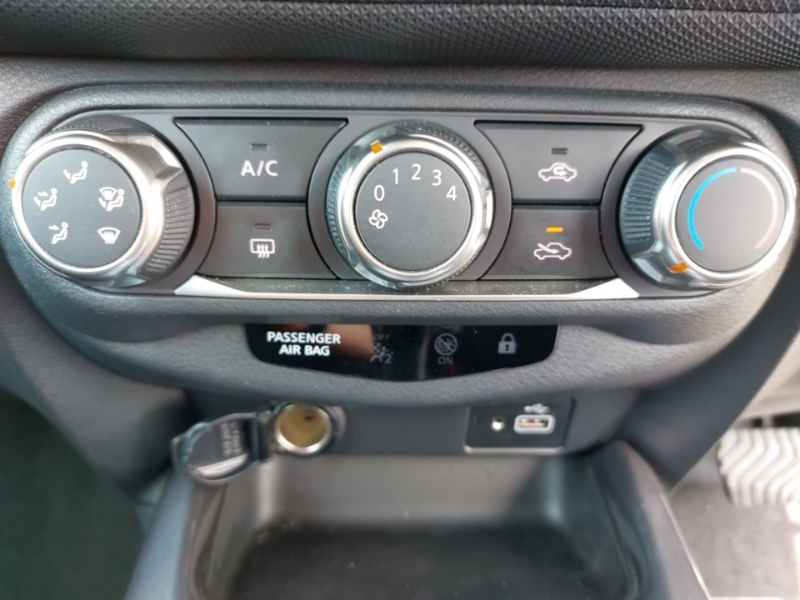 Nissan Juke Tekna White #16