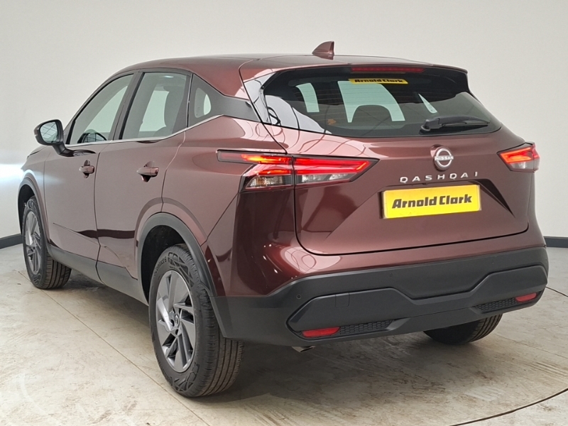 Nissan Qashqai 1.3 Dig-t Mh Acenta Premium NV23UMK Red #2