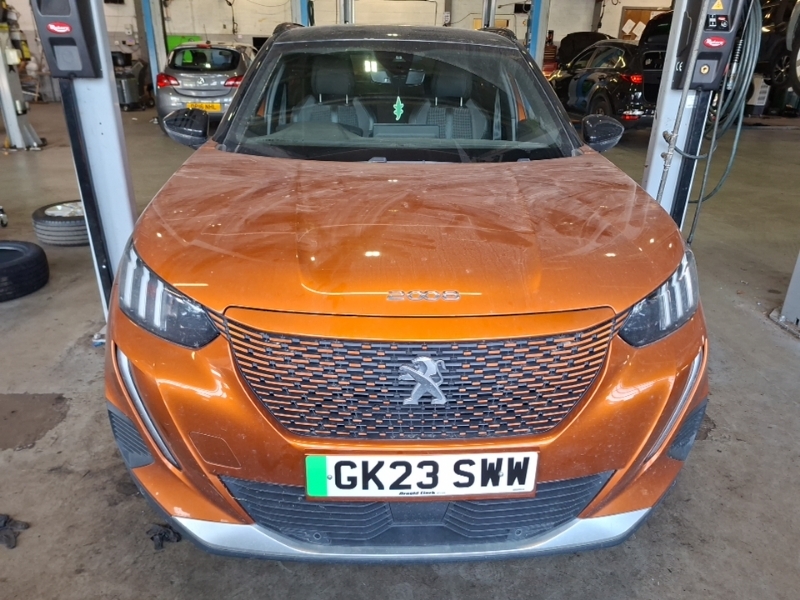 Peugeot e-2008 100Kw Gt 50Kwh Orange