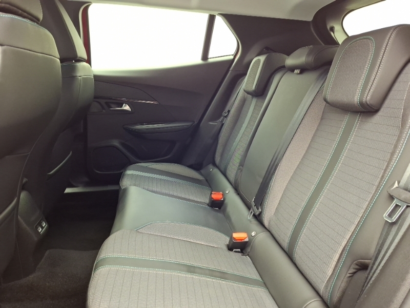 Peugeot 2008 1.2 Puretech 130 Allure Eat8 Red #6