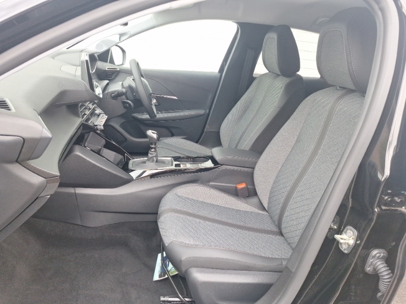 Peugeot 208 1.2 100 Turbo Allure Black #5