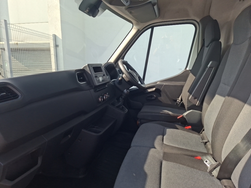 Renault Master Lm35 Blue Dci 135 Advance Medium Roof Van SC73GDV White #5
