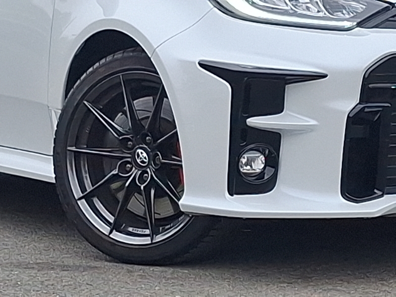 Toyota Yaris Dynamic White #19