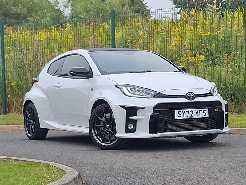 Toyota Yaris Dynamic White #1