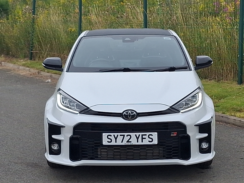 Toyota Yaris Dynamic White #13