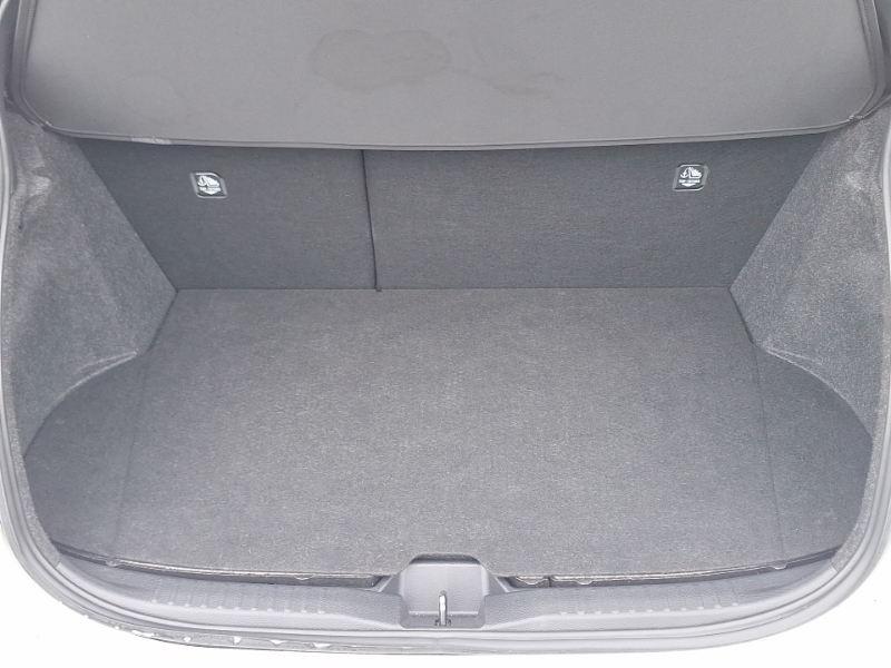 Toyota Yaris Dynamic White #17
