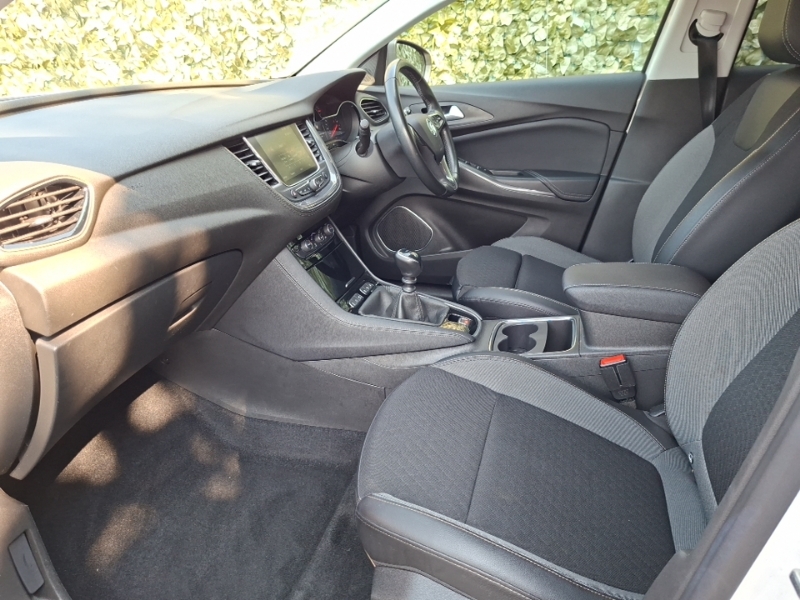Vauxhall Grandland X 1.2 Turbo Griffin Edition White #5