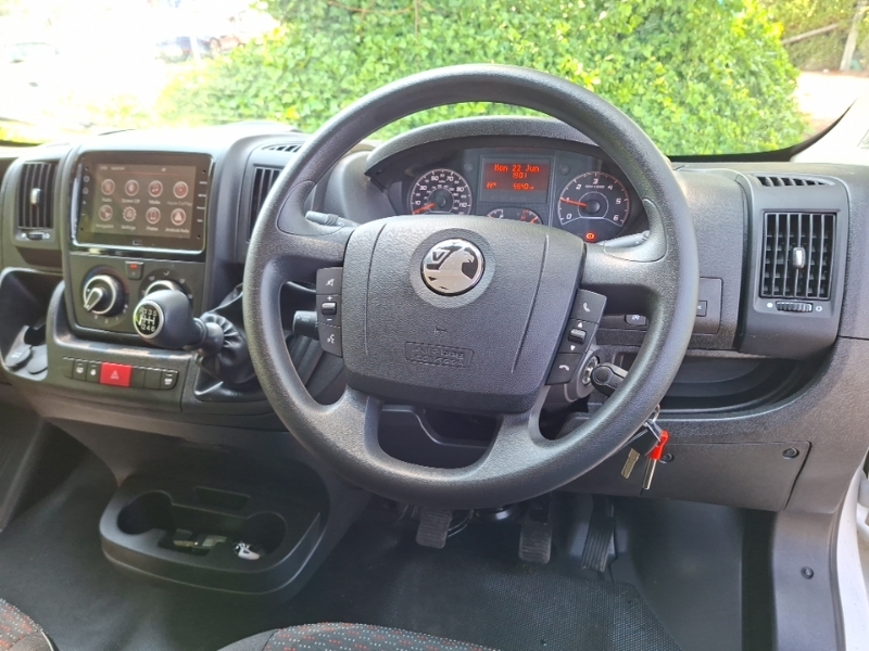 Vauxhall Movano Prime White #7