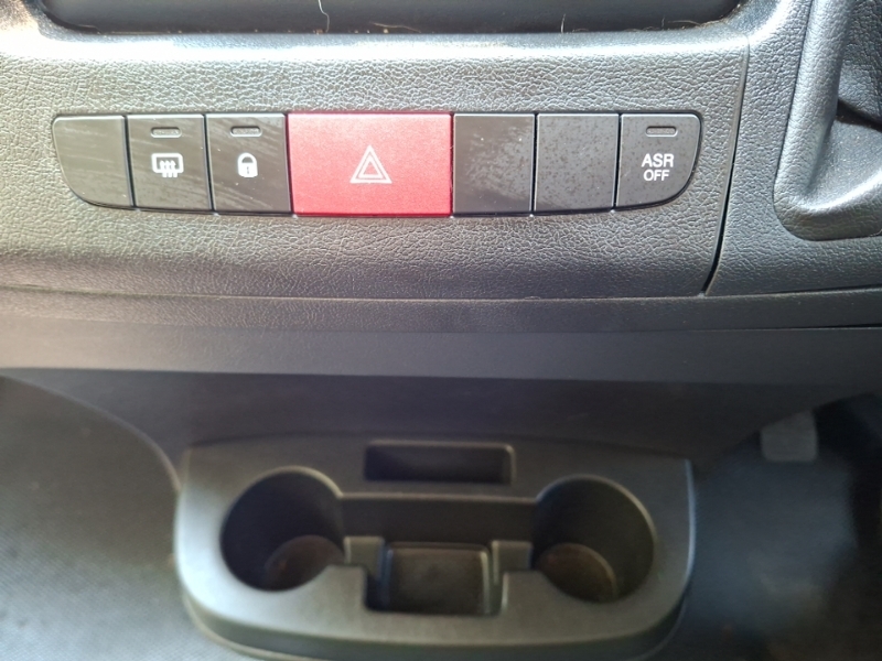 Vauxhall Movano Prime White #16