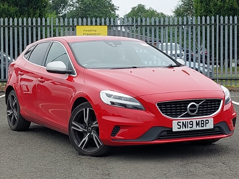 Volvo V40 T2 122 R Design Edition Red