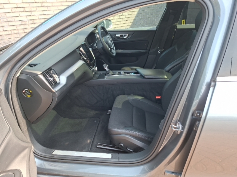Volvo V60 2.0 D3 Momentum Grey #5