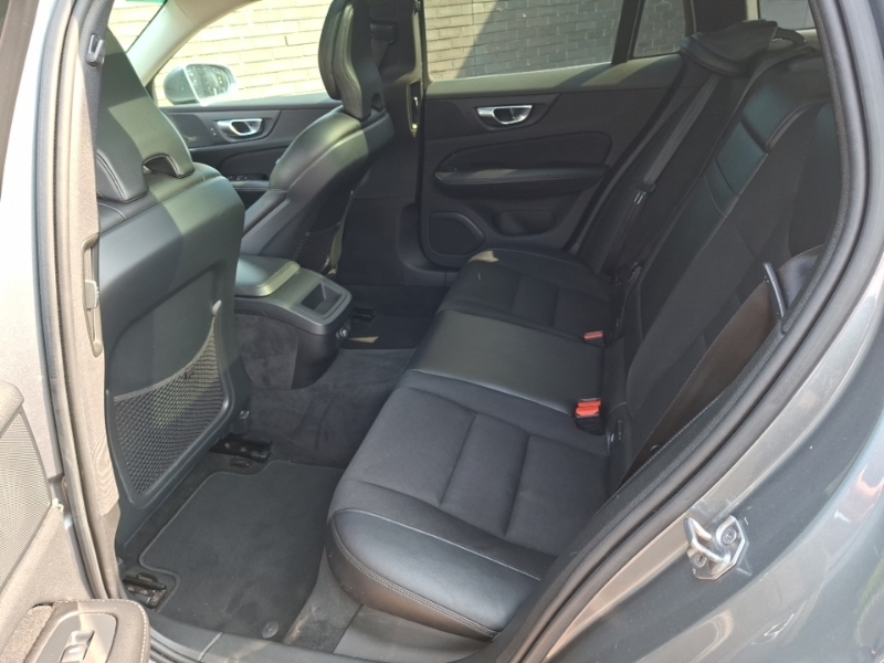 Volvo V60 2.0 D3 Momentum Grey #6