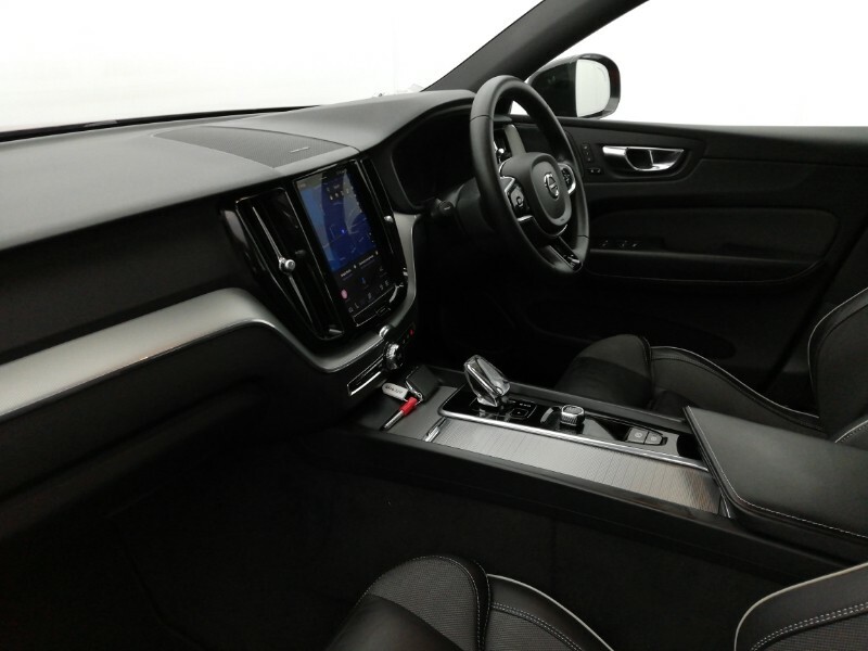 Volvo XC60 2.0 B5p Plus Dark Awd Geartronic Red #5