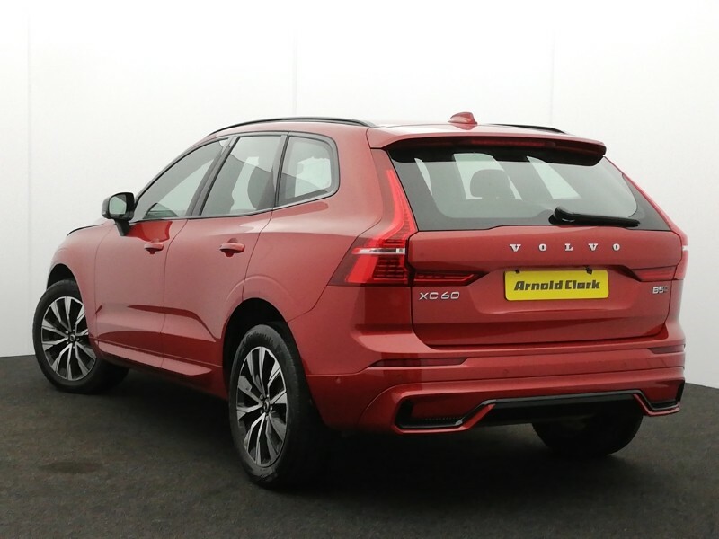 Volvo XC60 2.0 B5p Plus Dark Awd Geartronic Red #2