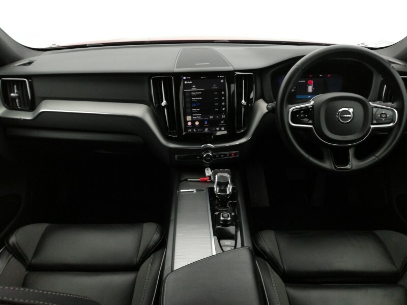 Volvo XC60 2.0 B5p Plus Dark Awd Geartronic Red #3