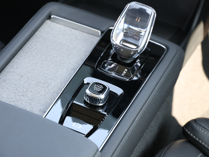Volvo XC90 Ultra Black #11