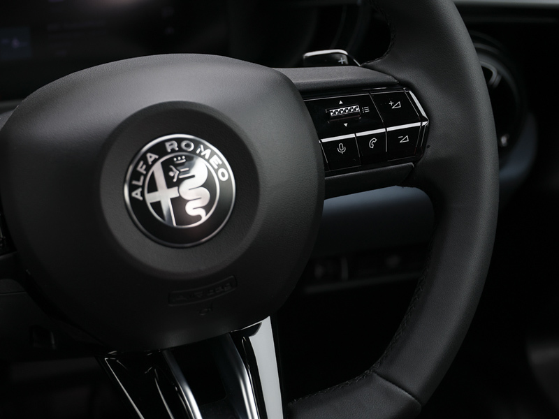 Alfa Romeo Junior 1.2 Turbo Ibrida Green #16