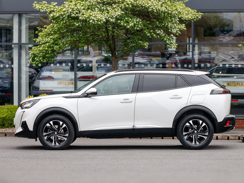 Peugeot 2008 1.2 Puretech 130 Allure Premium Eat8 White #4