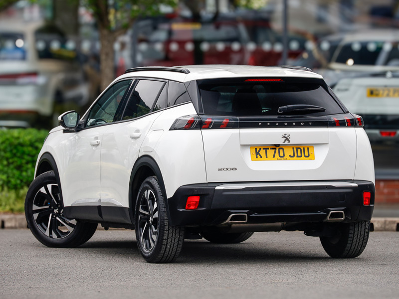 Peugeot 2008 1.2 Puretech 130 Allure Premium Eat8 White #2