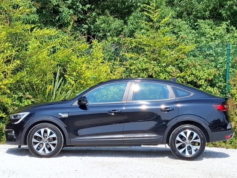 Renault Arkana 1.6 E-tech Hybrid 145 Iconic Black #4