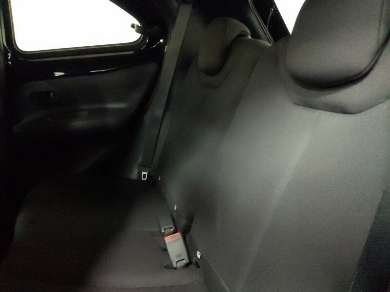 Toyota Aygo X 1.0 Vvt-i Pure Black #6