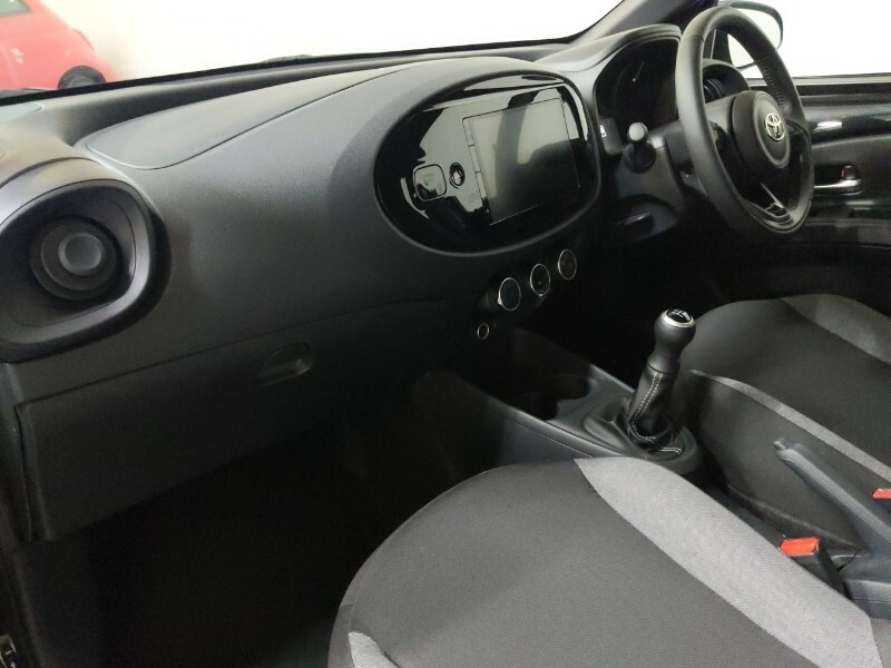 Toyota Aygo X 1.0 Vvt-i Pure Black #5