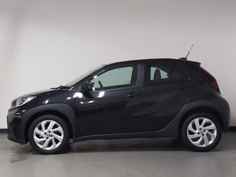Toyota Aygo X 1.0 Vvt-i Pure Black #4